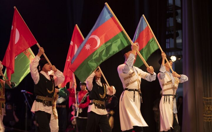 “TÜRKSOY” II Beynəlxalq tələbə tamaşaları festivalının möhtəşəm açılış mərasimi baş tutub