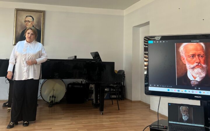 ADMİU-da Çaykovskinin “İlin Fəsilləri” əsəri ilə bağlı ustad dərsi keçirilib