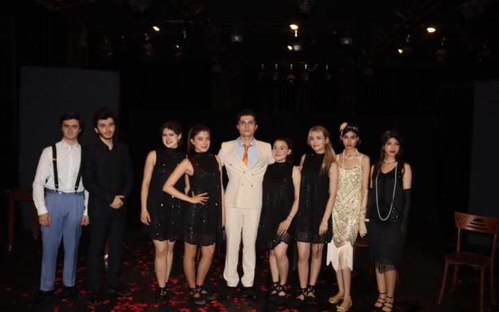“The Great Gatsby” tamaşası “Pillə” festivalı çərçivəsində təqdim olunub