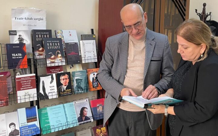 Kitabxana-informasiya mərkəzi tərəfindən tədris nəşrləri sərgilənib