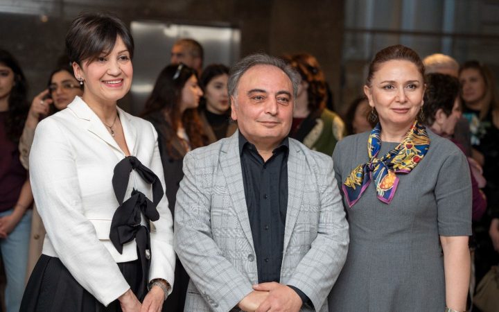 “Zamanın qanadlarında. Vüqar Əli ” kitabının təqdimatı və sərgisi keçirilib